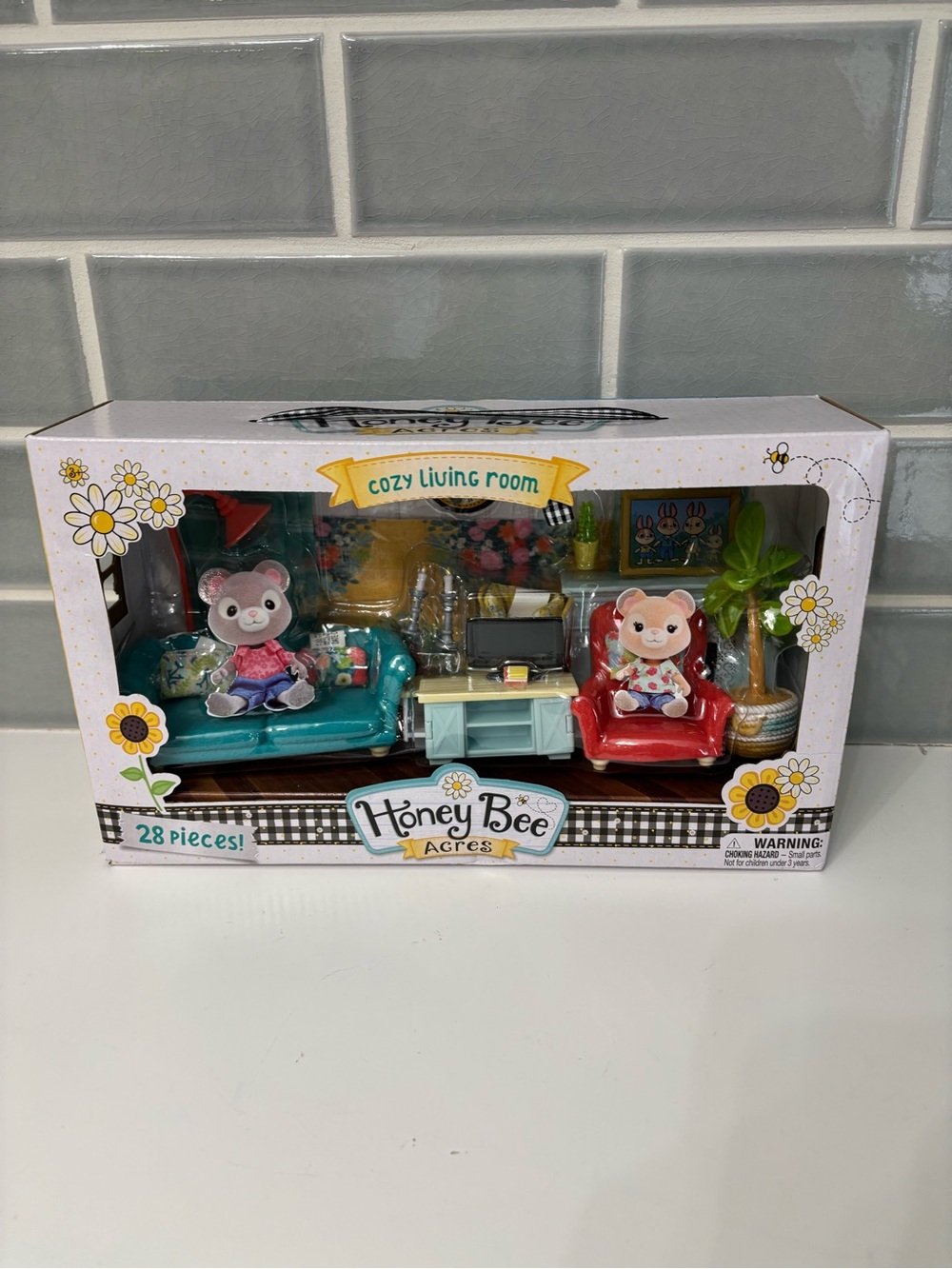 Honey Bee Acres Cozy Living RoHoney Bee Acres Cozy Living Room Playset 28 Pieces